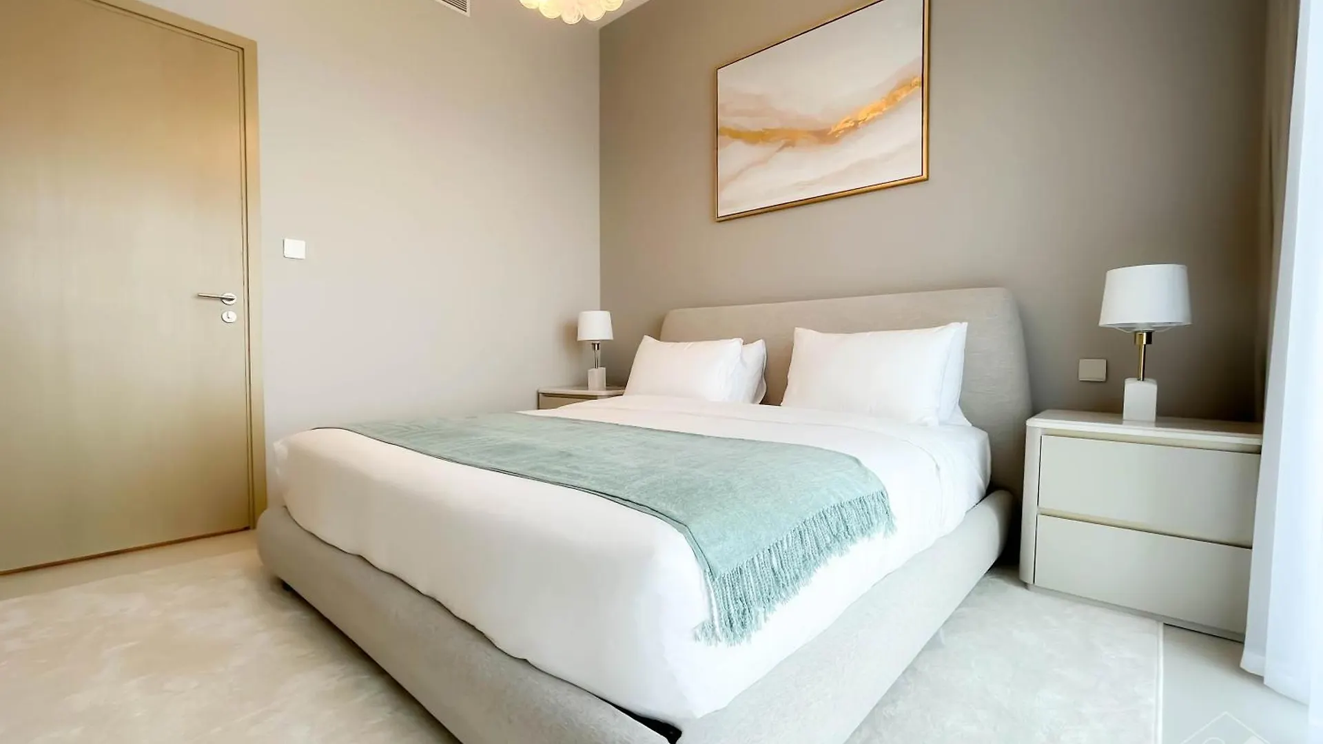 Burj Royale Luxury 1B Balcony & City View Downtown Dubai Apartment