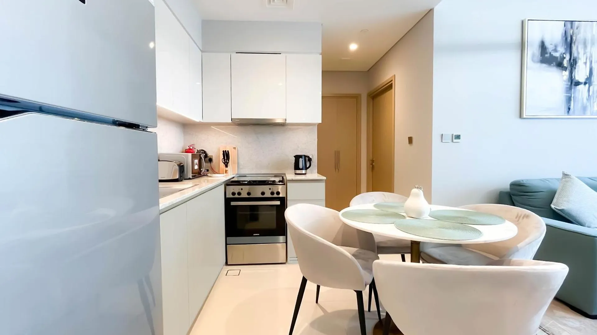Burj Royale Luxury 1B Balcony & City View Downtown Dubai Apartment